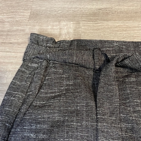 LOFT Outlet Gray Paper Bag Skirt with Belt. Size 12P - Picture 3 of 5